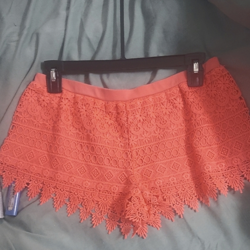 H&M Divided Crochet lace Scalloped Mid Rise Shorts Sz M